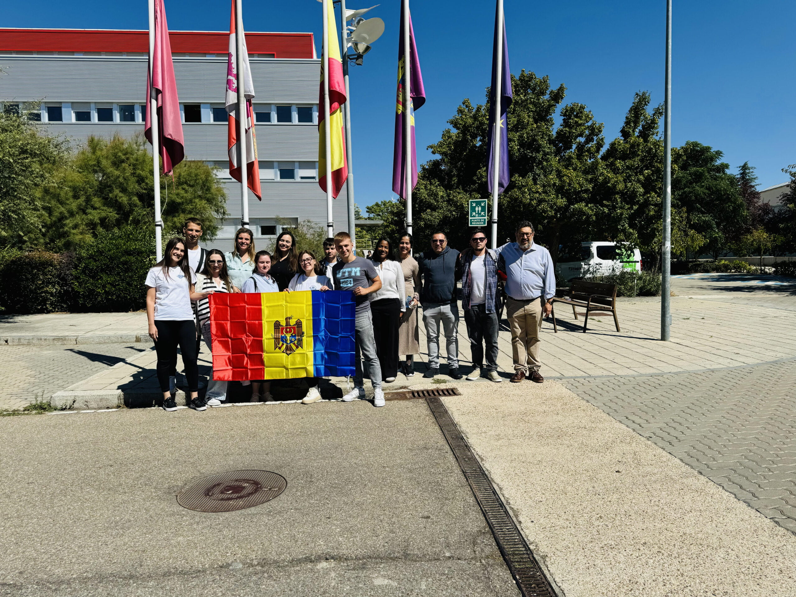The Department of Agricultural and Forestry Engineering of the University of Valladolid, Campus Palencia, welcomed eight students from the Technical University of Moldova as part of the ERASMUS+ academic mobility program. These students were officially welcomed by the Vicerrector of Palencia Campus Julio Díez Casero, during a formal ceremony to mark the beginning of their 28-day mobility period, which will take place from September 3 to October 1, 2024.